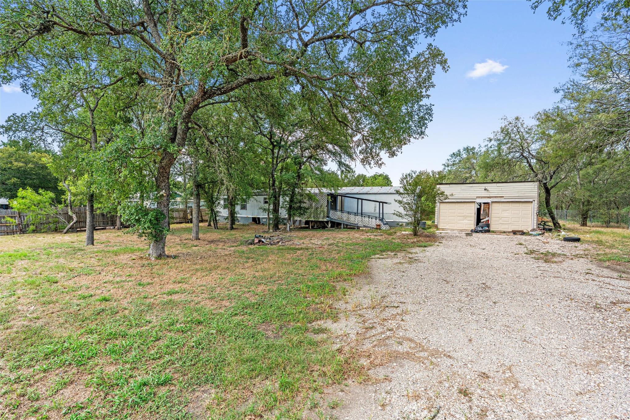 222 Legend Oaks DR
