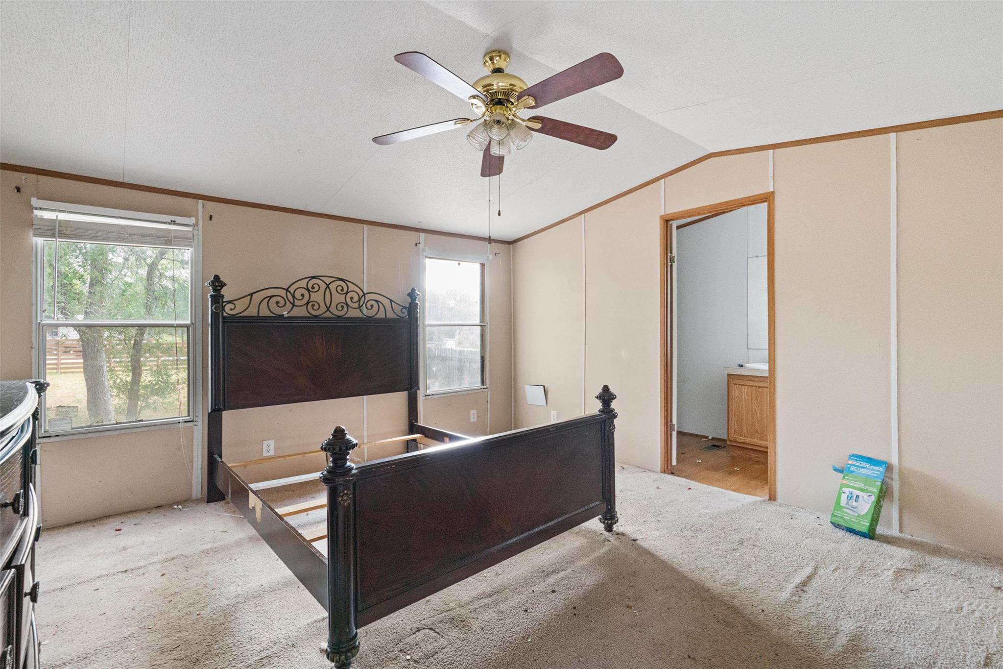 222 Legend Oaks DR