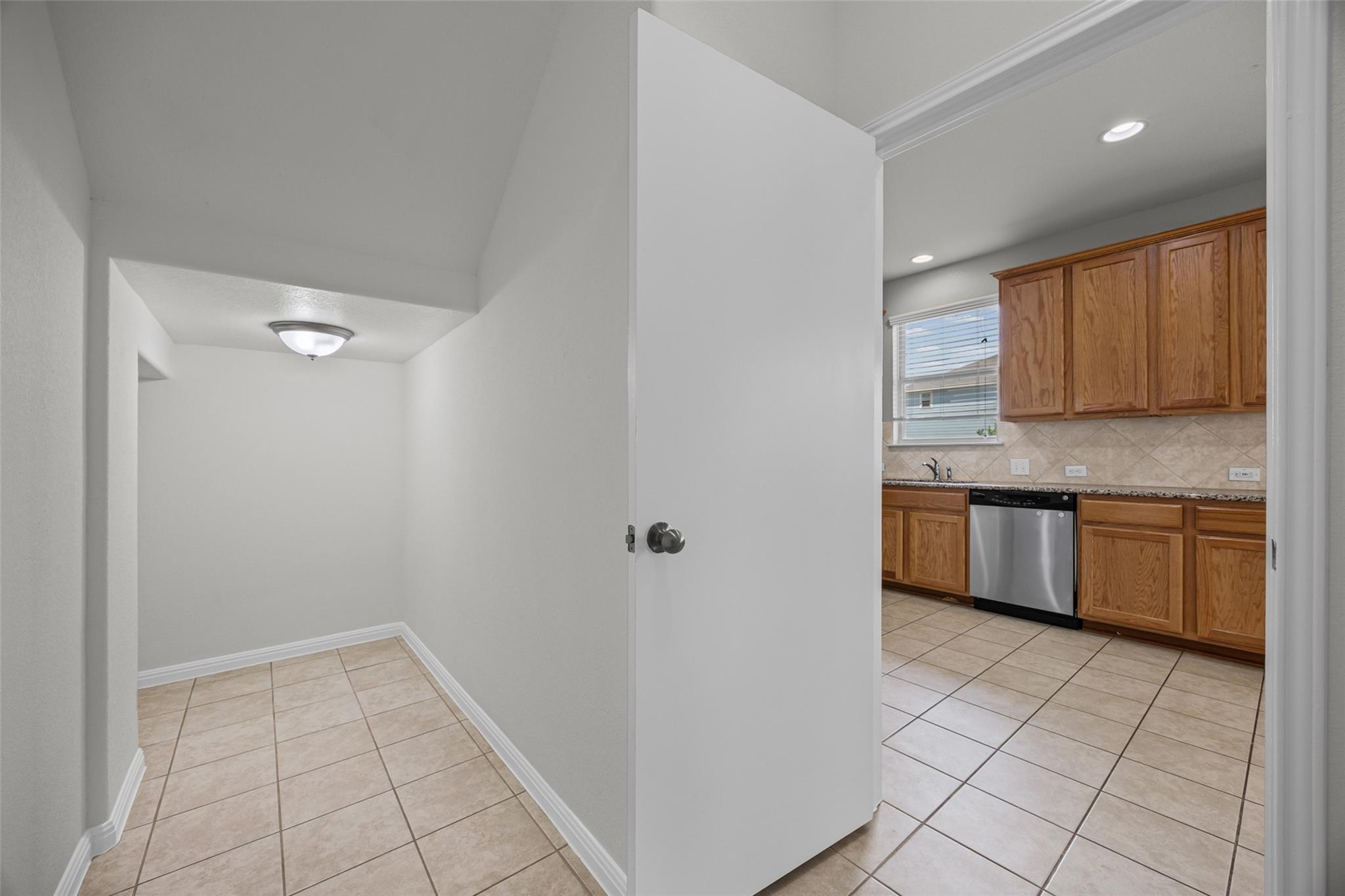 467 Twisted Oaks LN