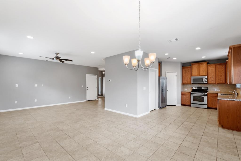 467 Twisted Oaks LN