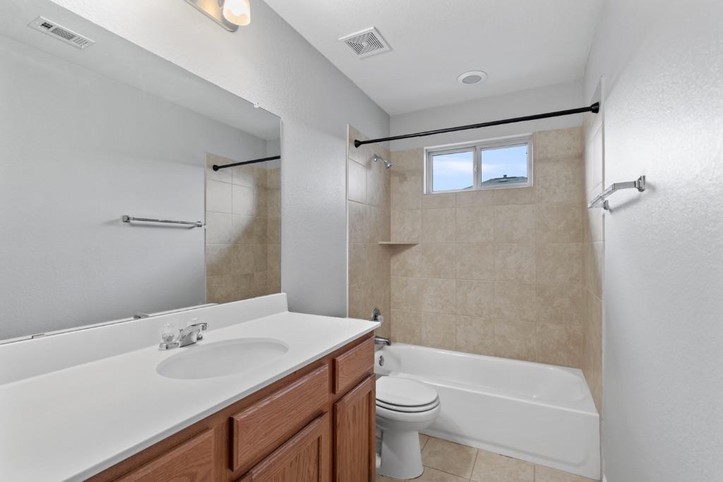 467 Twisted Oaks LN