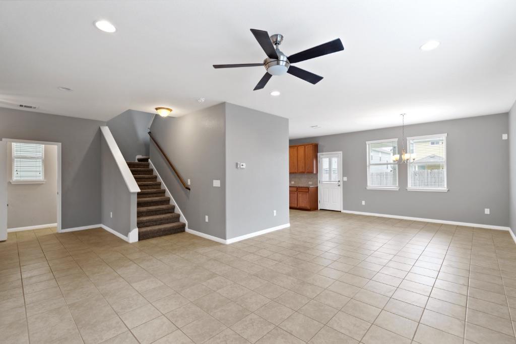 467 Twisted Oaks LN