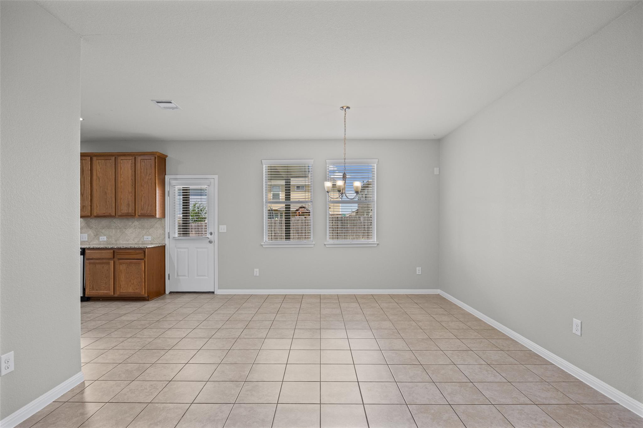 467 Twisted Oaks LN