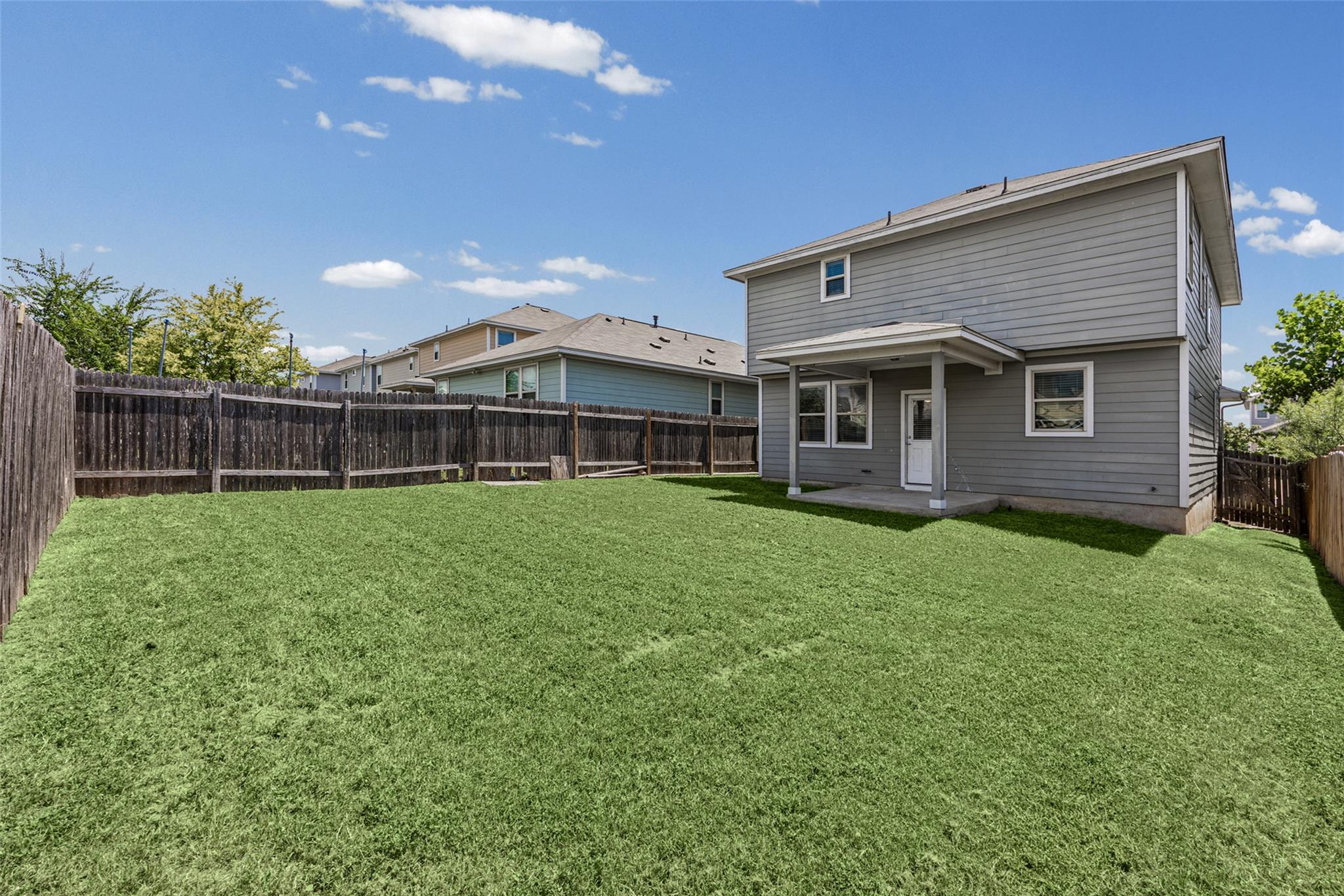 467 Twisted Oaks LN