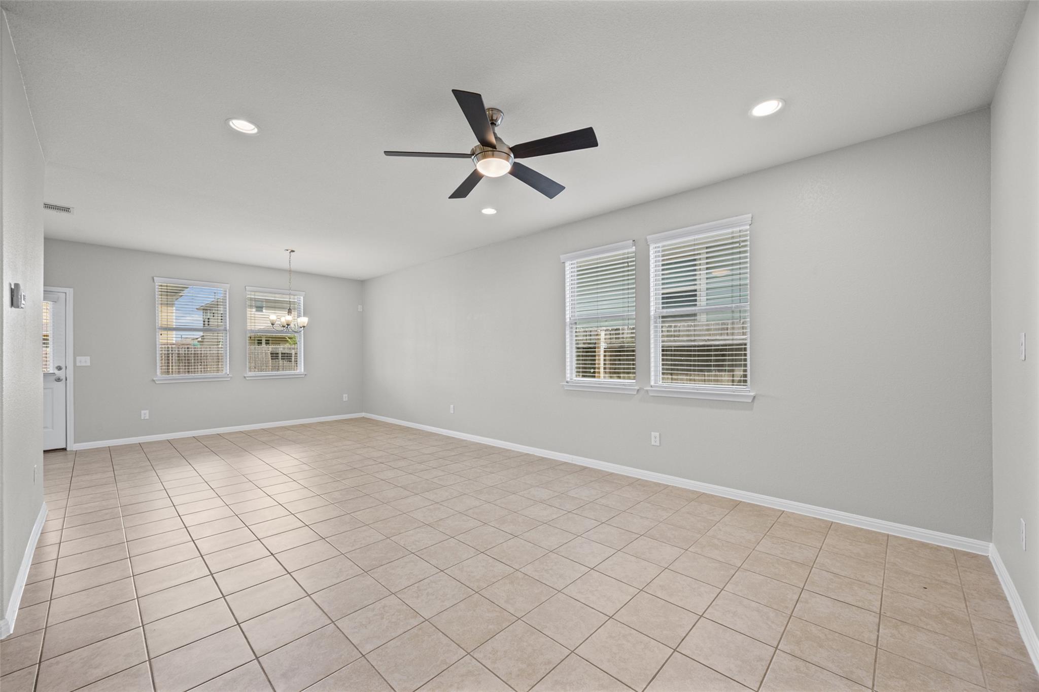 467 Twisted Oaks LN