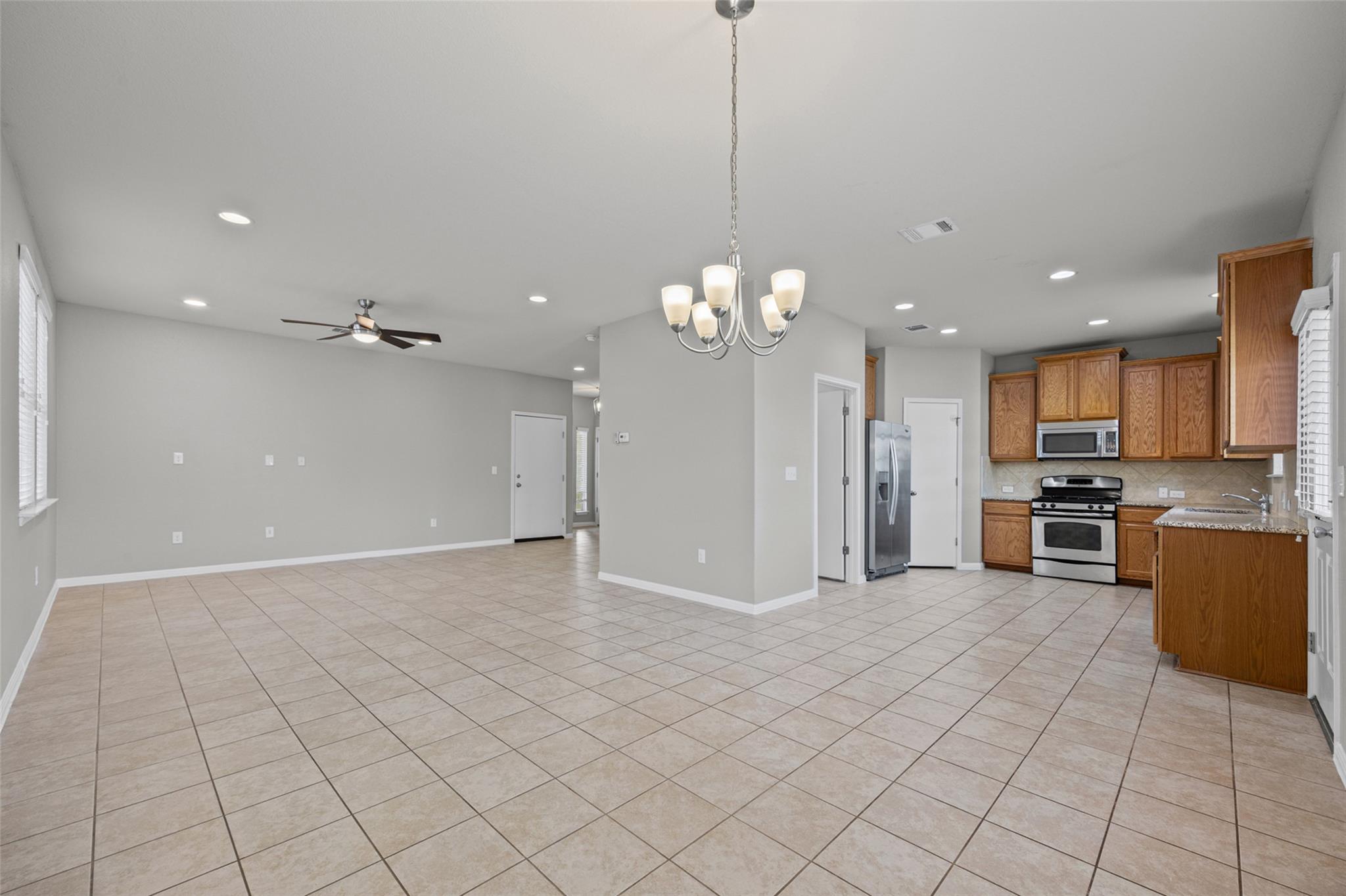 467 Twisted Oaks LN