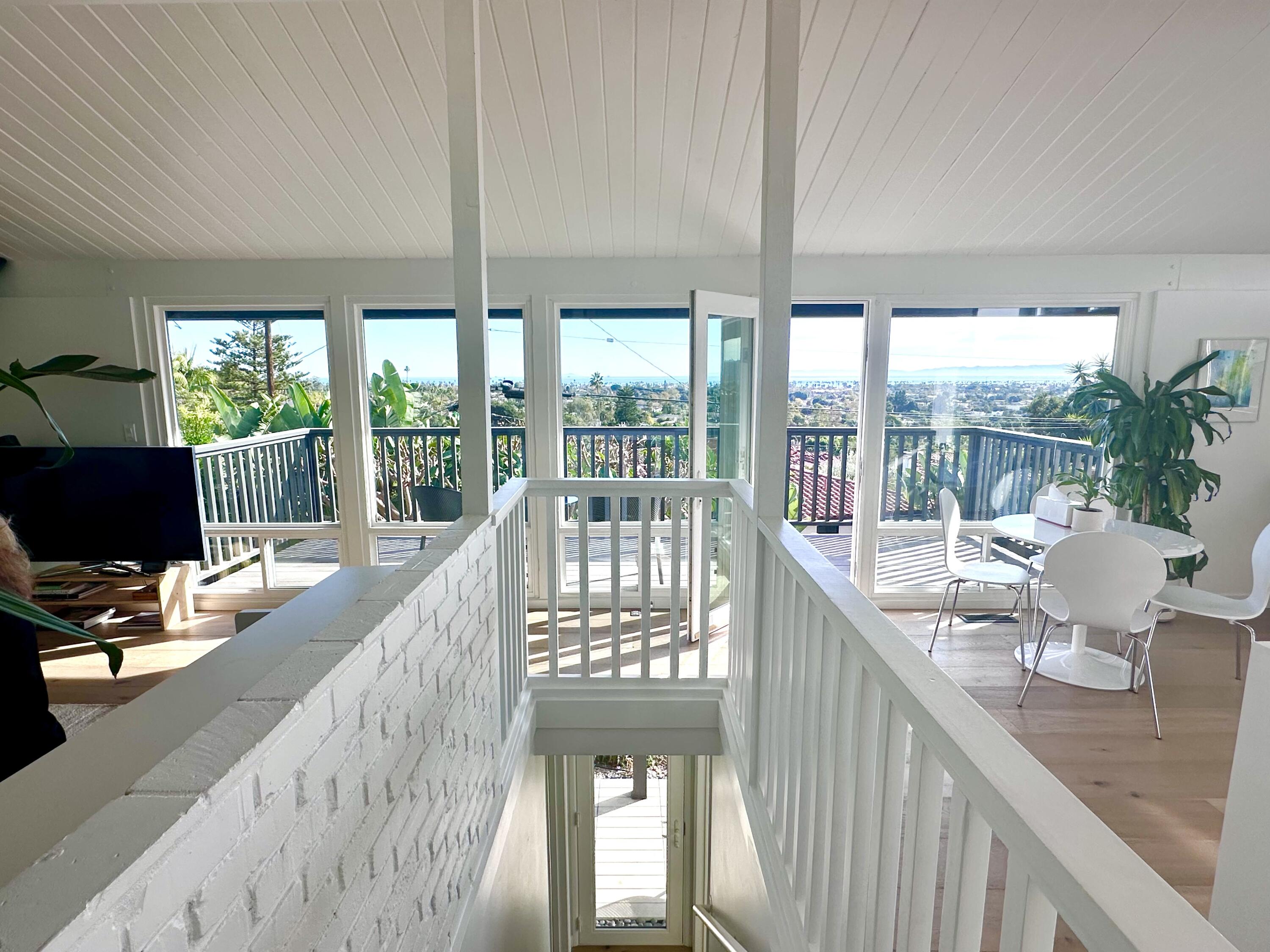 1252 De La Guerra Road