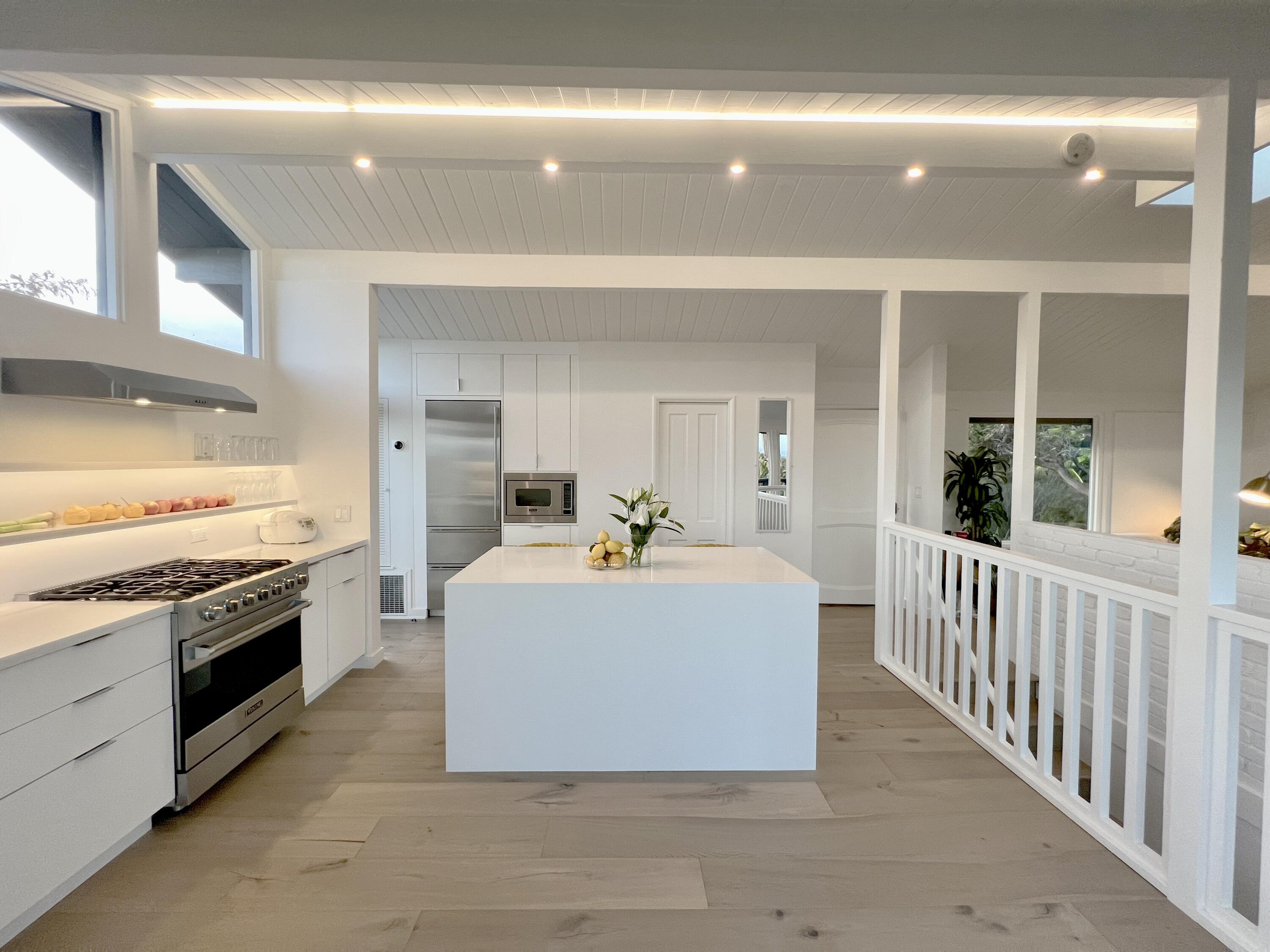 1252 De La Guerra Road