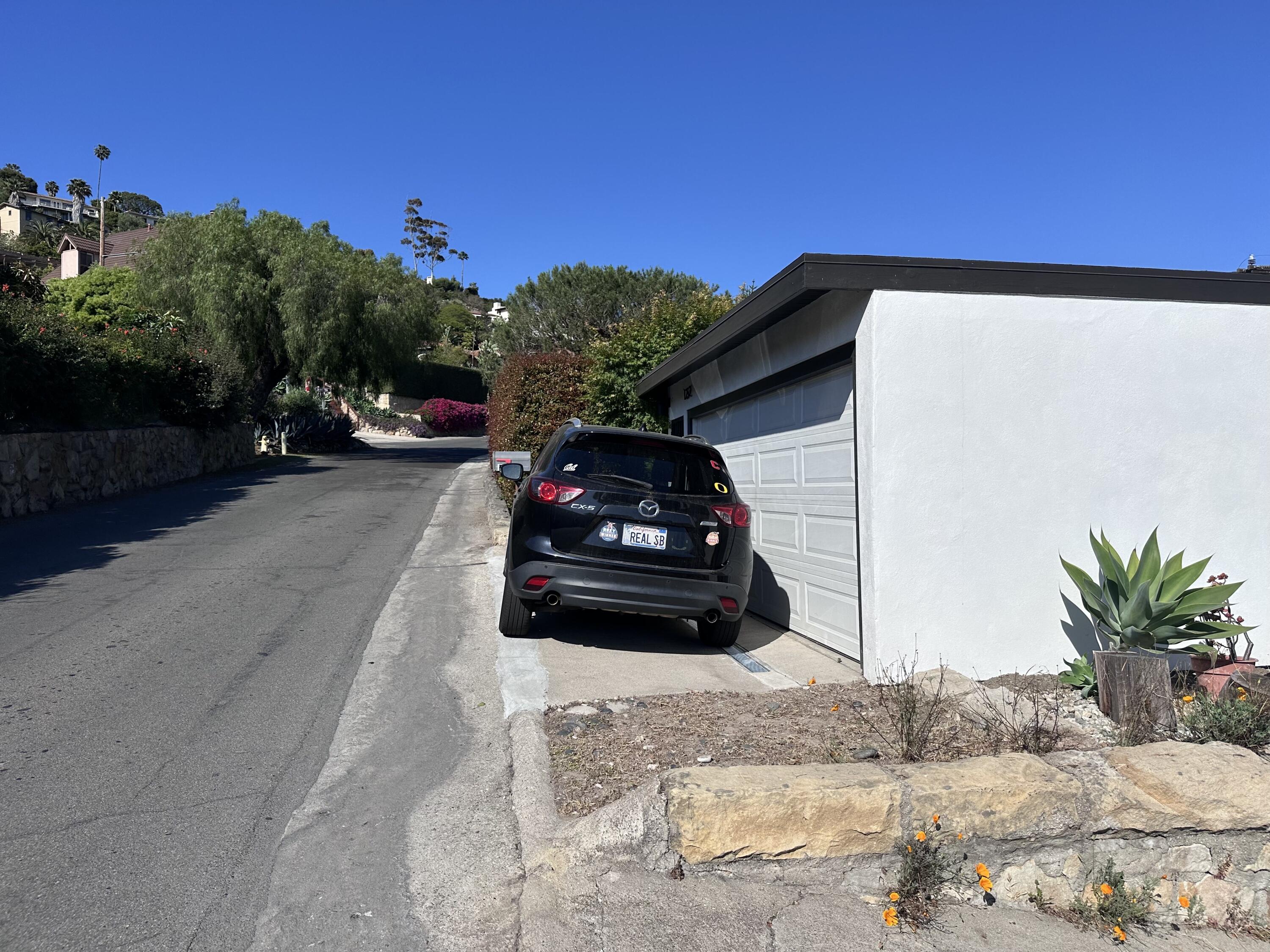 1252 De La Guerra Road