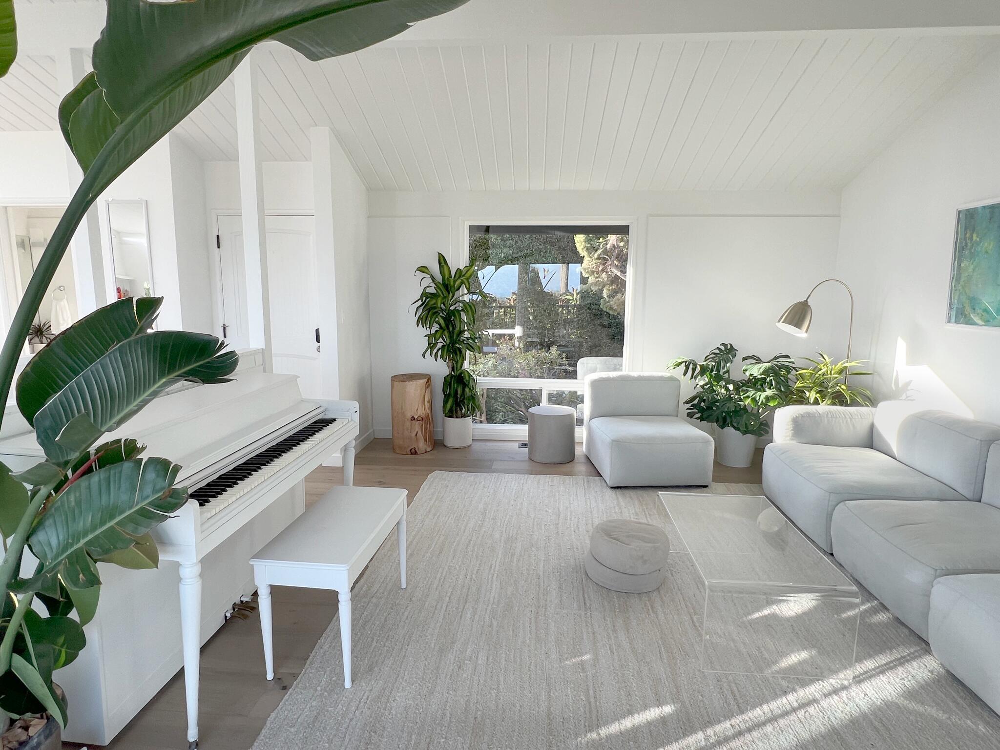 1252 De La Guerra Road