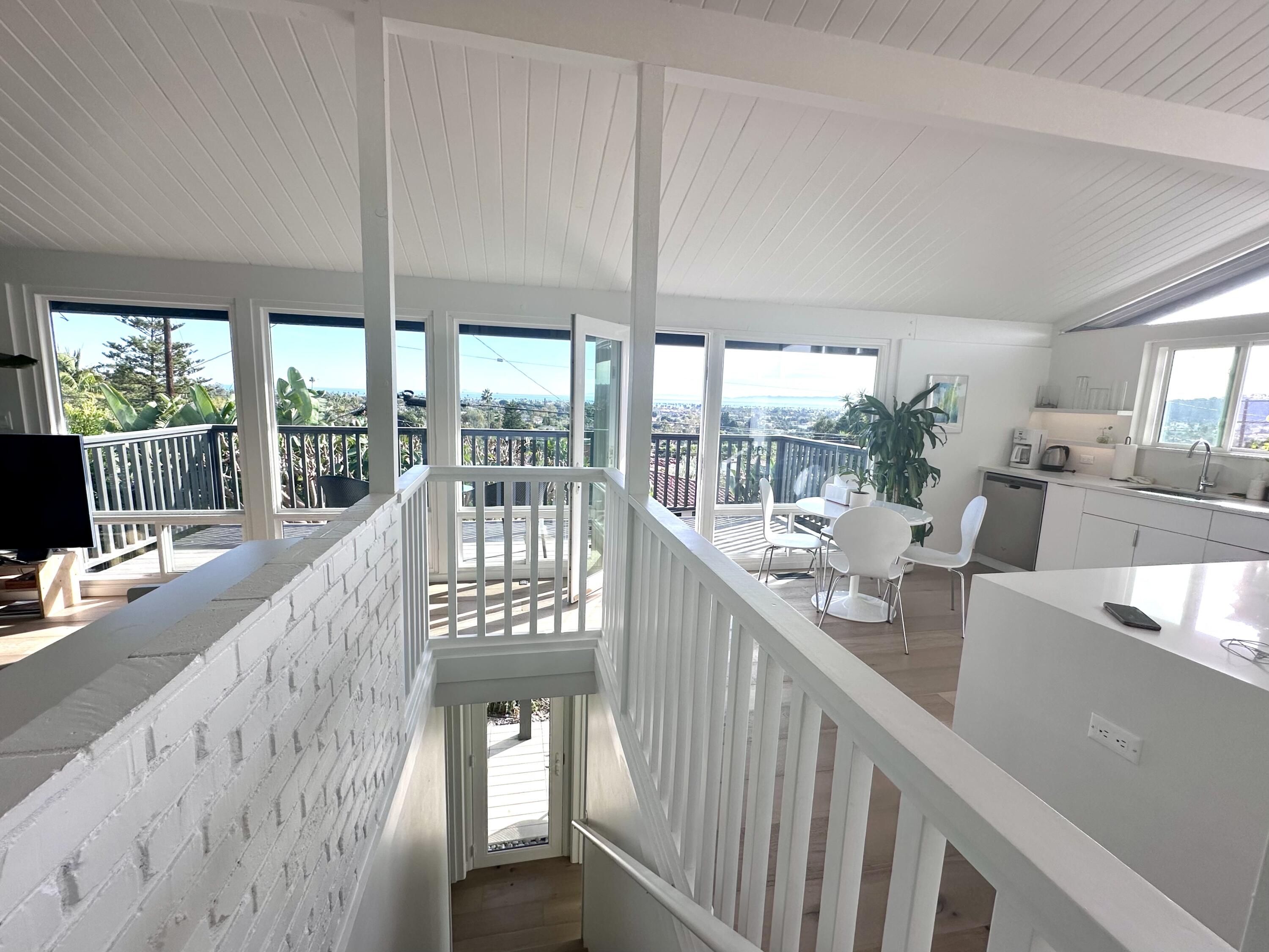 1252 De La Guerra Road