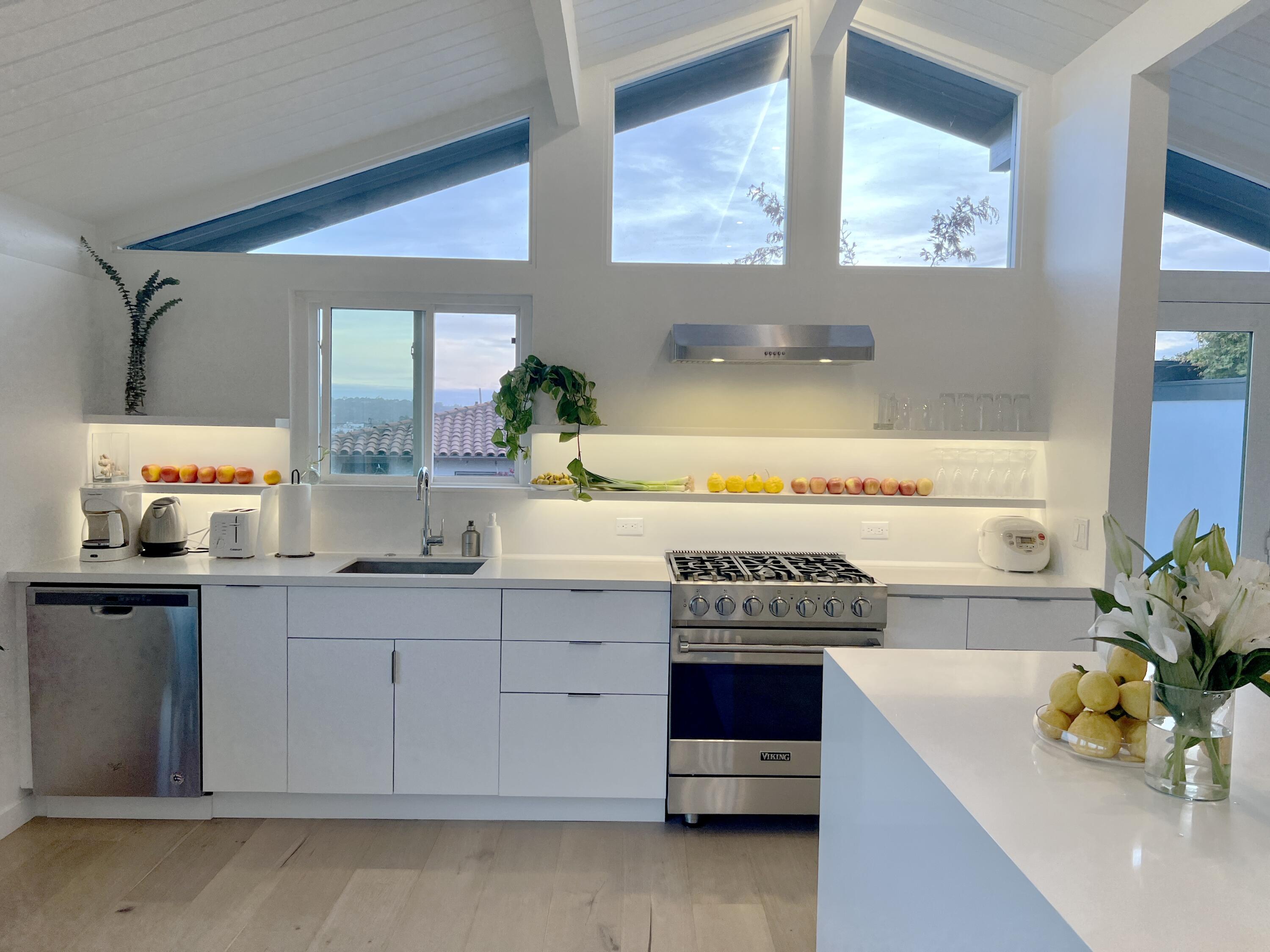 1252 De La Guerra Road