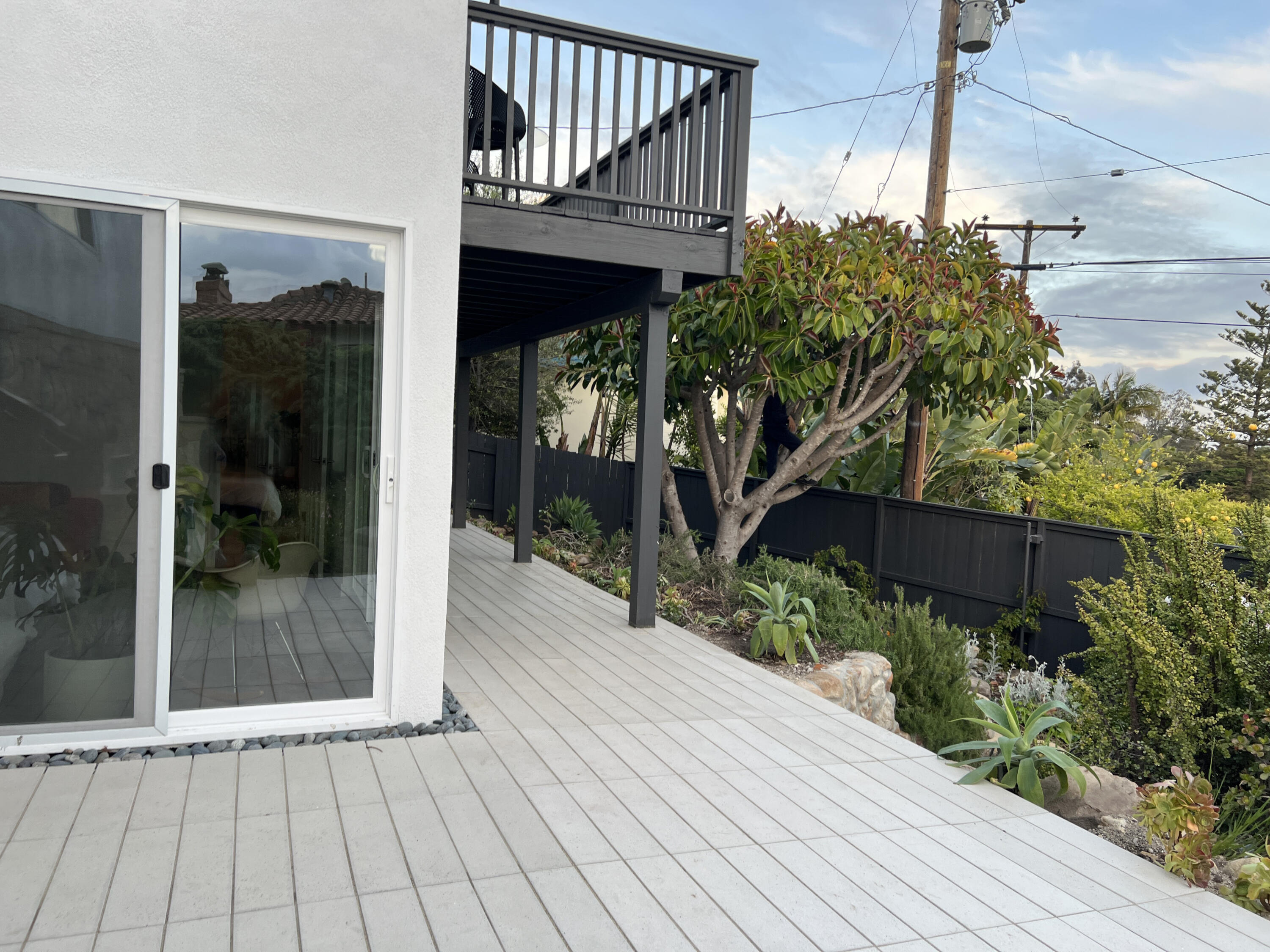 1252 De La Guerra Road