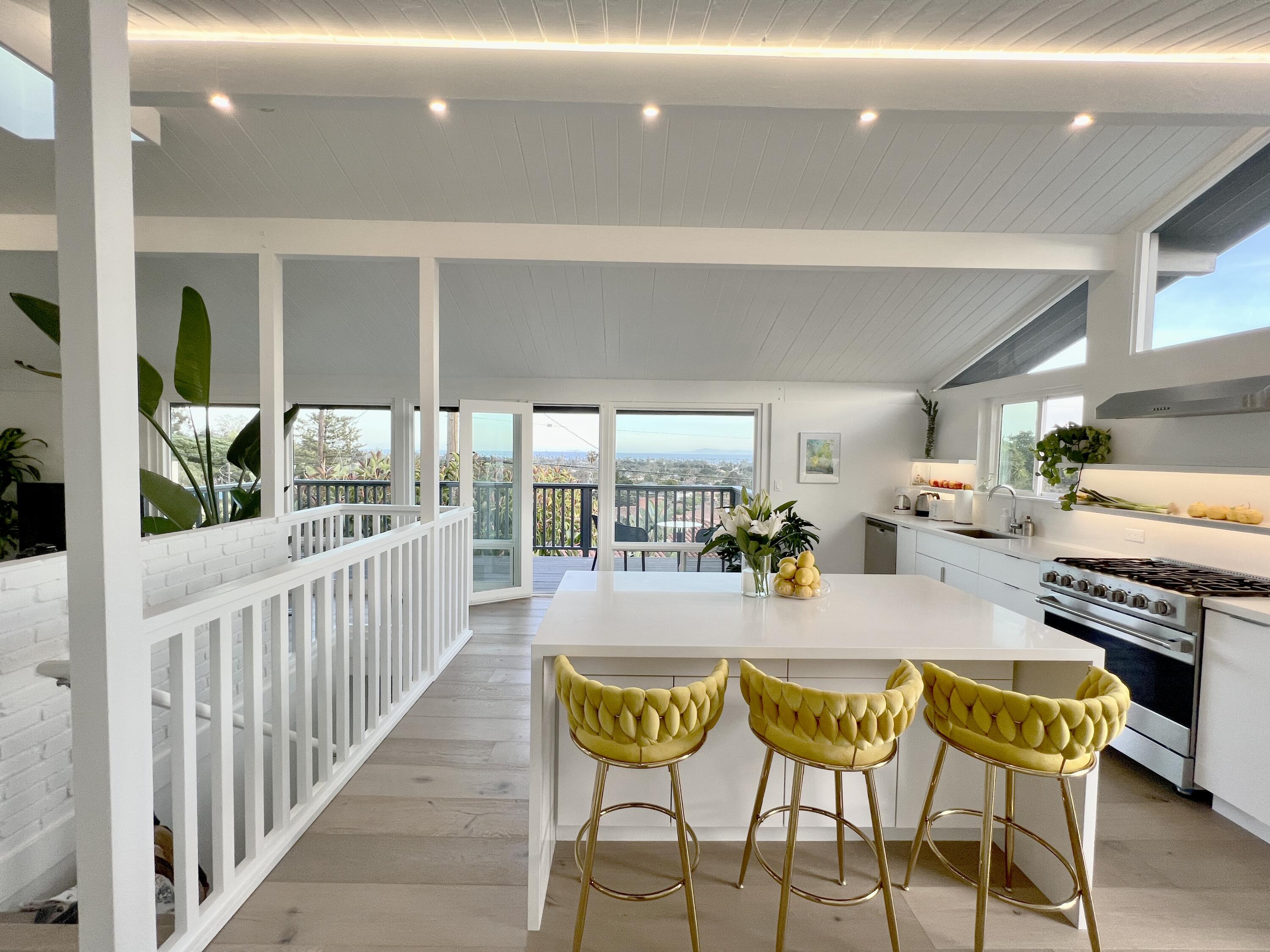 1252 De La Guerra Road