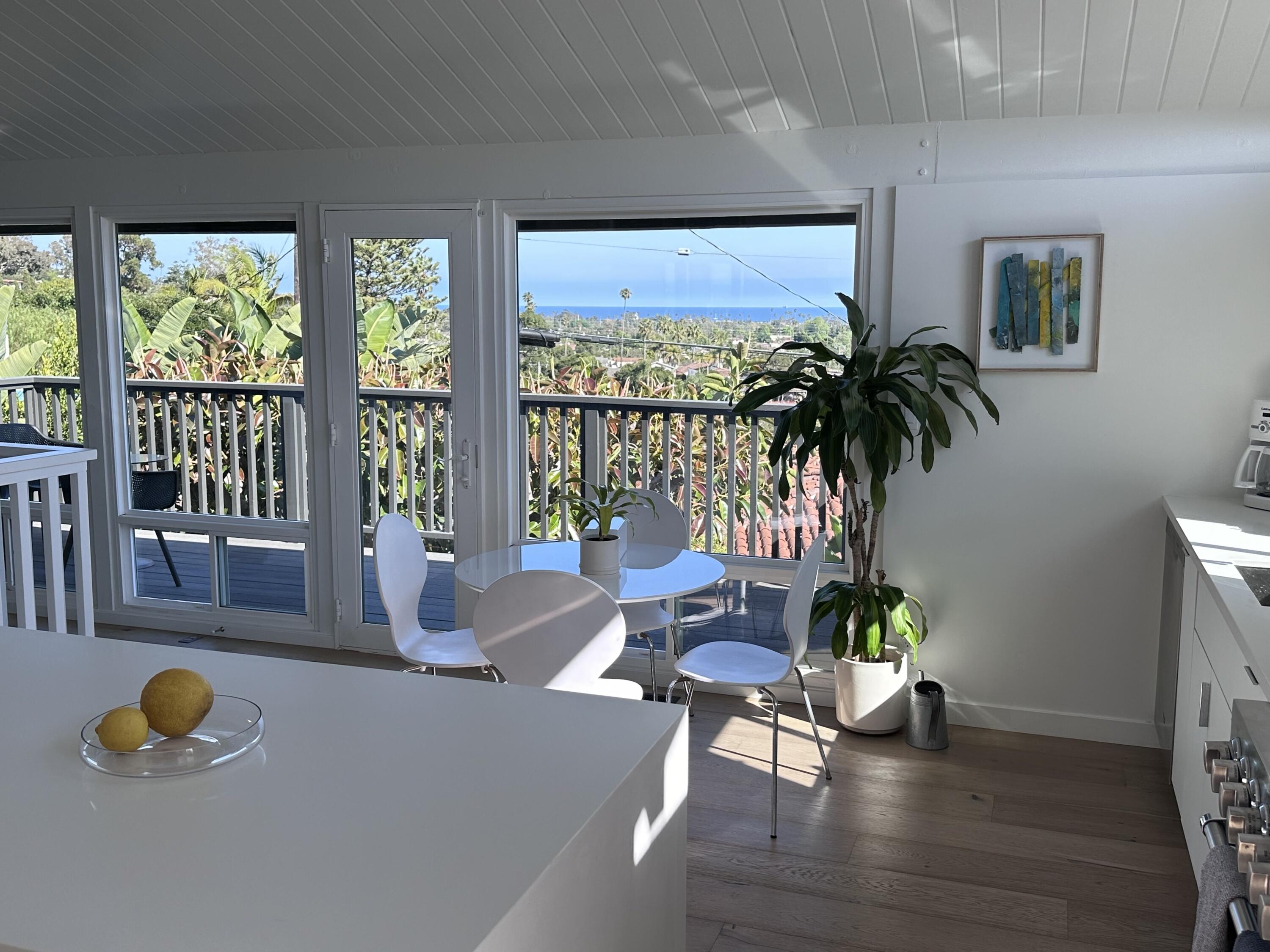 1252 De La Guerra Road