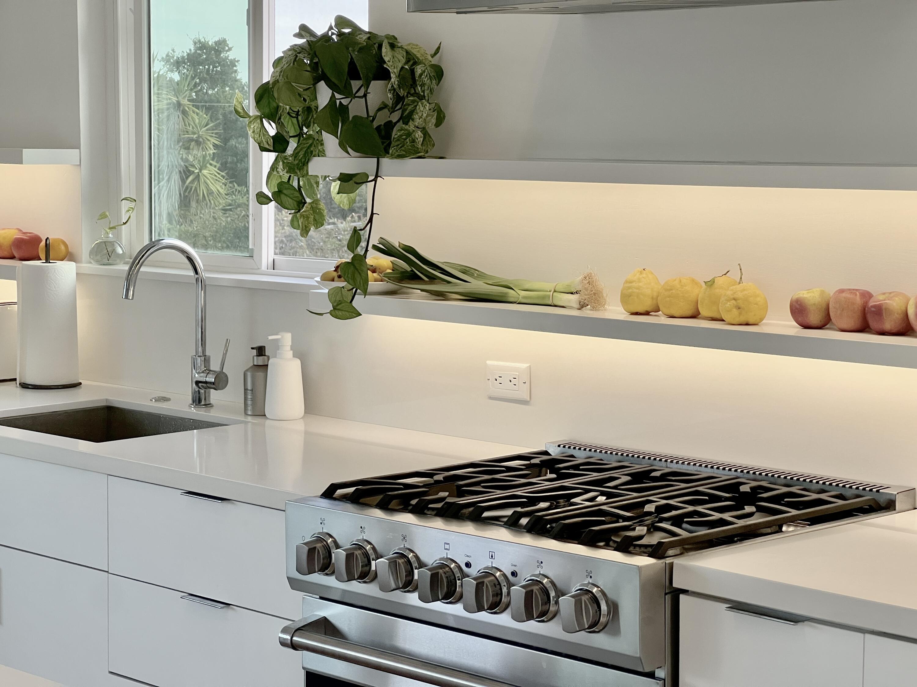 1252 De La Guerra Road