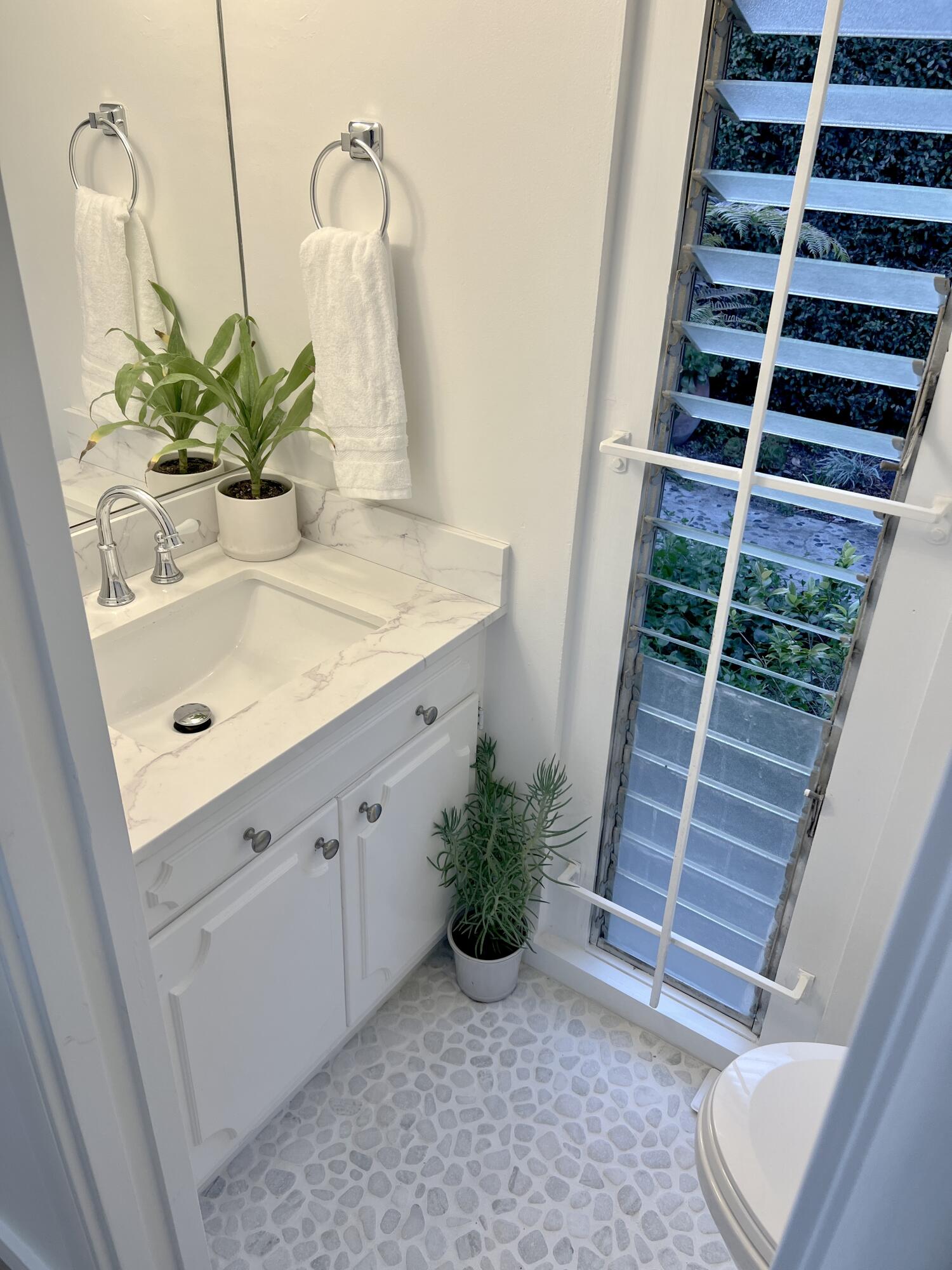 1252 De La Guerra Road