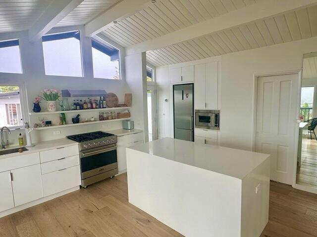 1252 De La Guerra Road