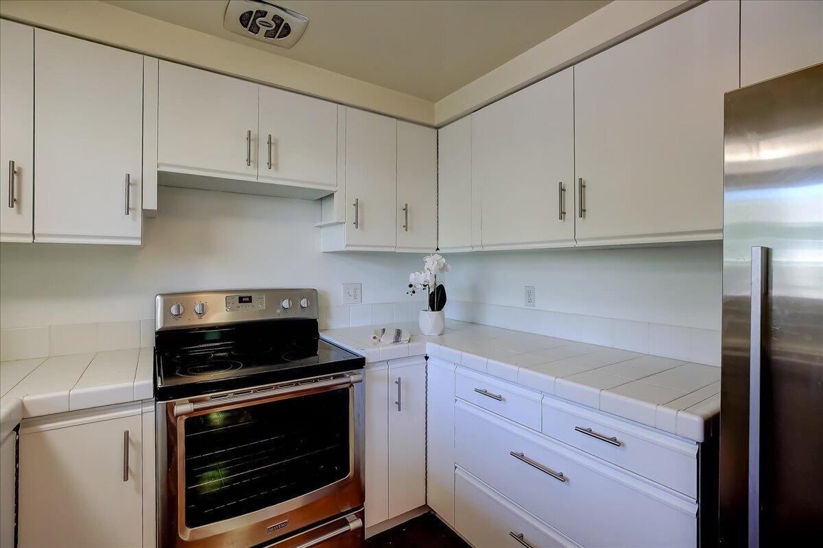 301 Moreton Bay Lane Unit 2