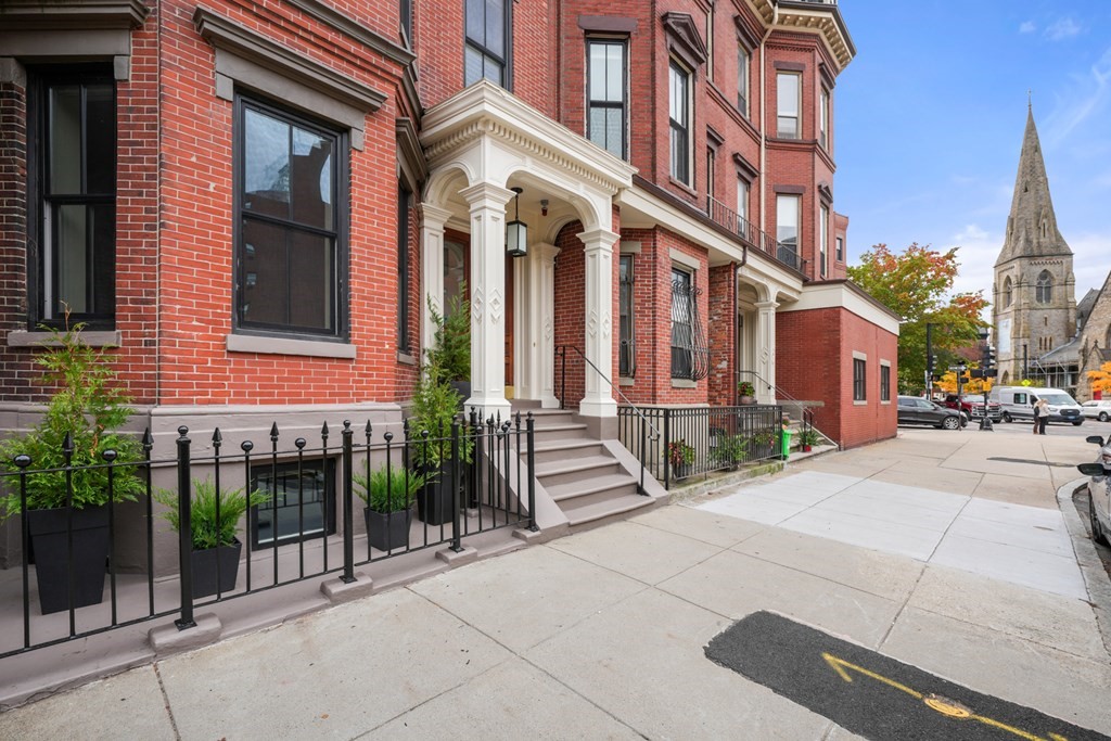9 Columbus Square # 2