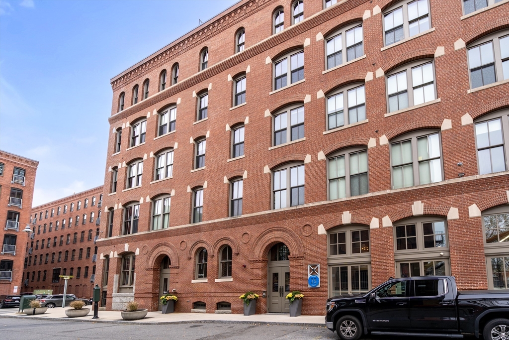 35 Channel Center St # 305A