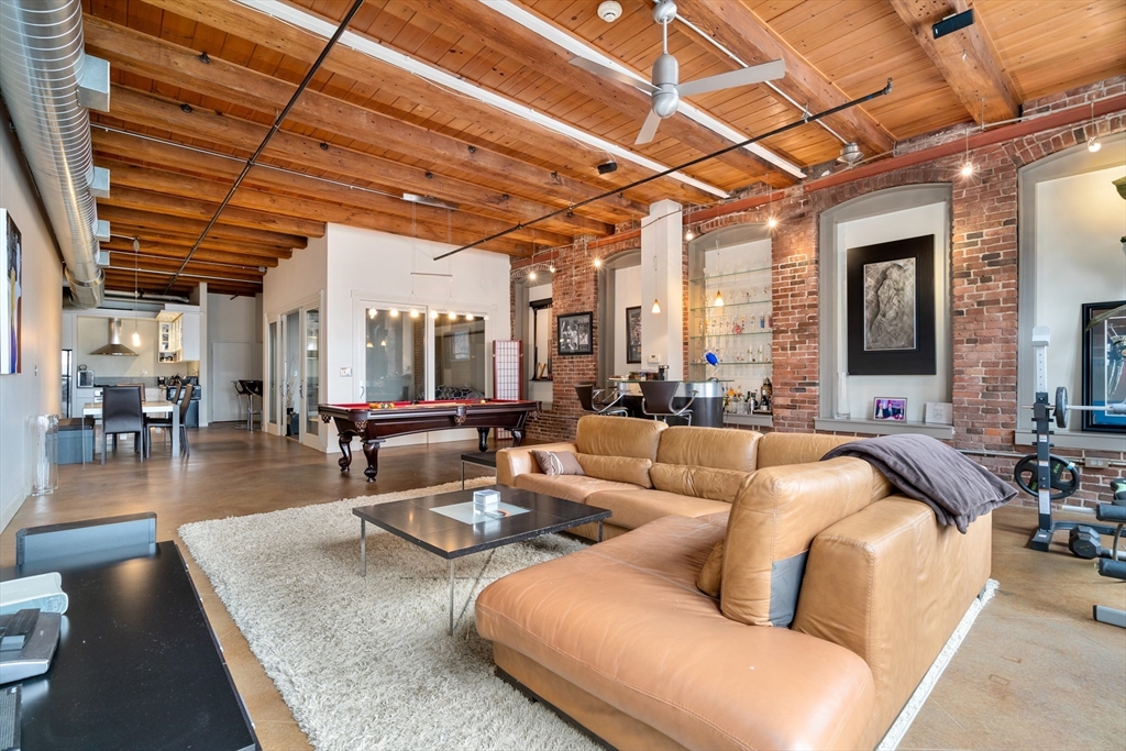 35 Channel Center St # 305A