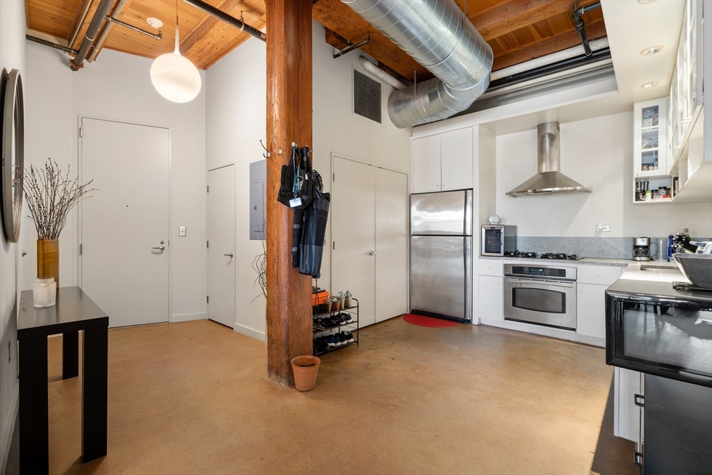 35 Channel Center St # 305A