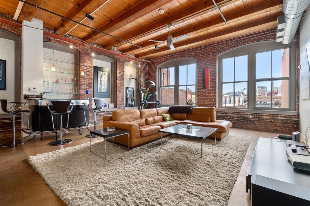 35 Channel Center St # 305A
