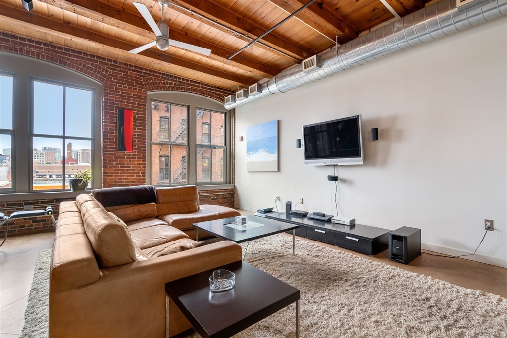 35 Channel Center St # 305A