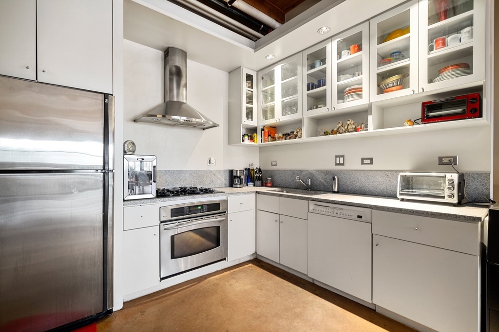 35 Channel Center St # 305A