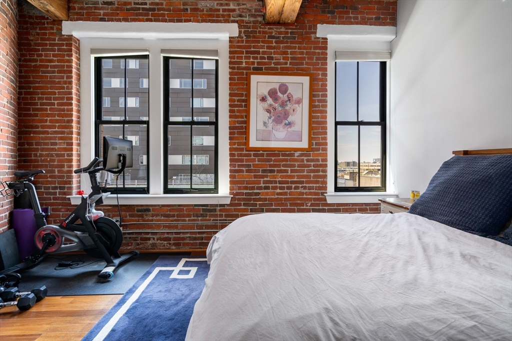 9 W Broadway # 512
