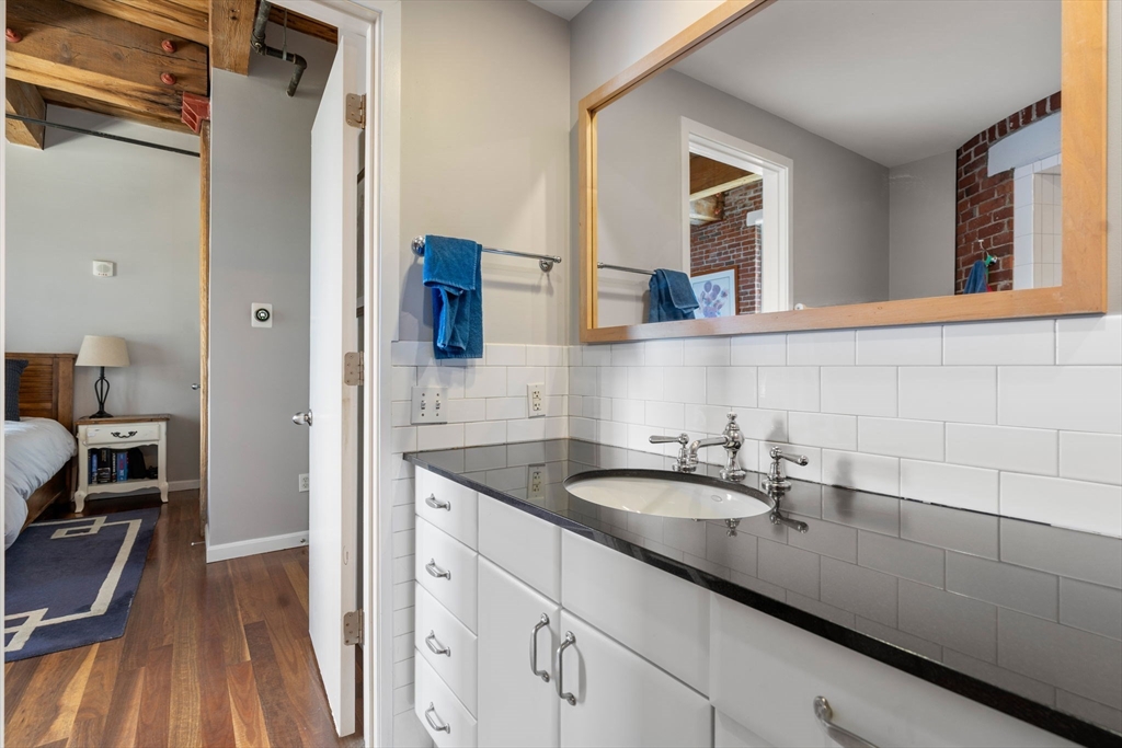 9 W Broadway # 512