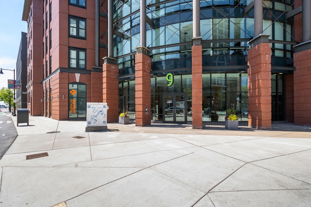 9 W Broadway # 512