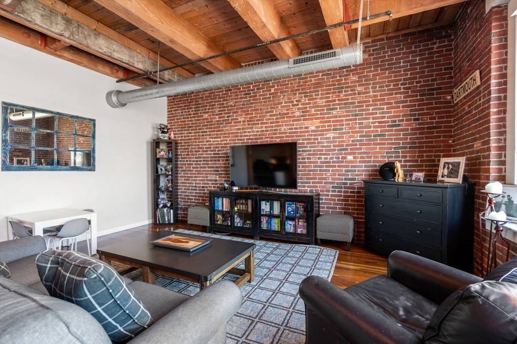 9 W Broadway # 512