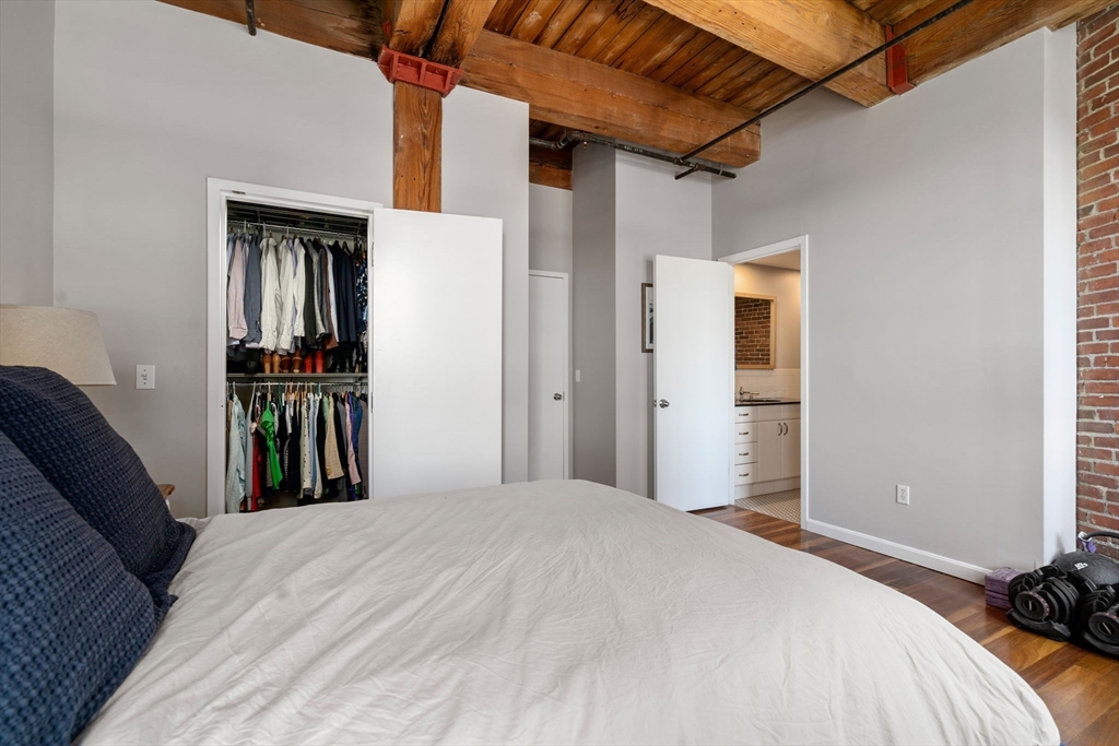 9 W Broadway # 512