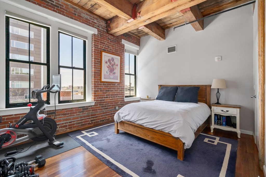 9 W Broadway # 512