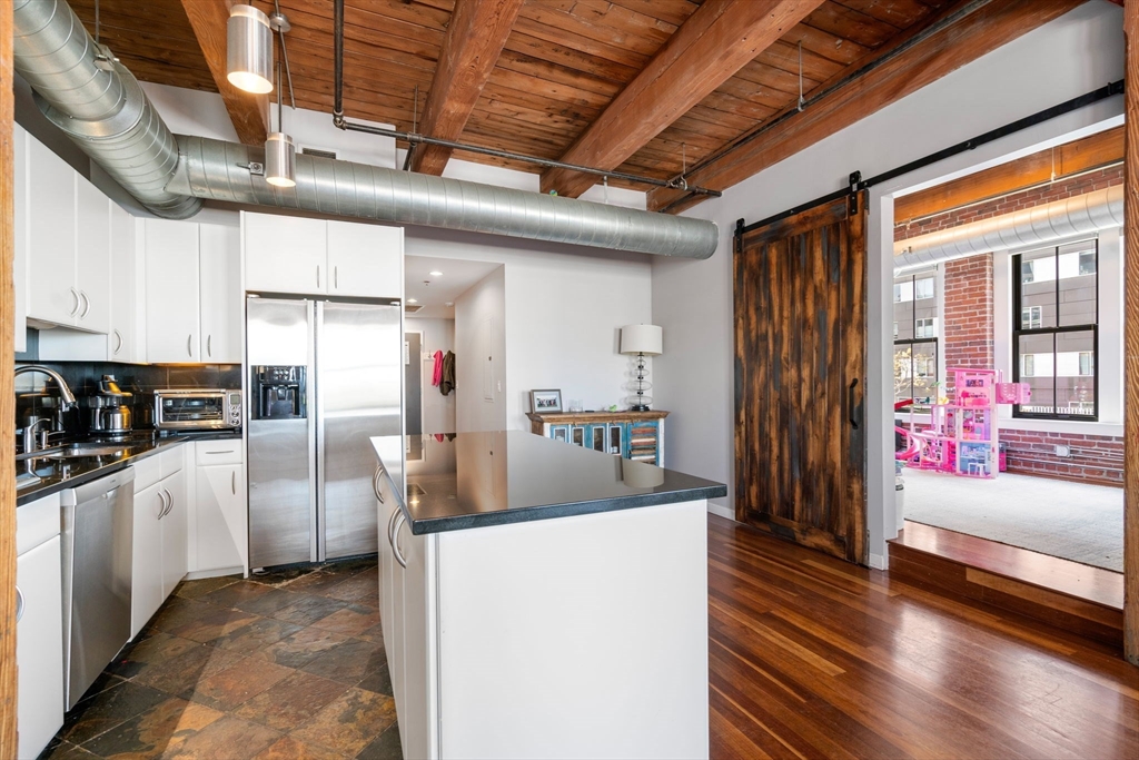9 W Broadway # 512