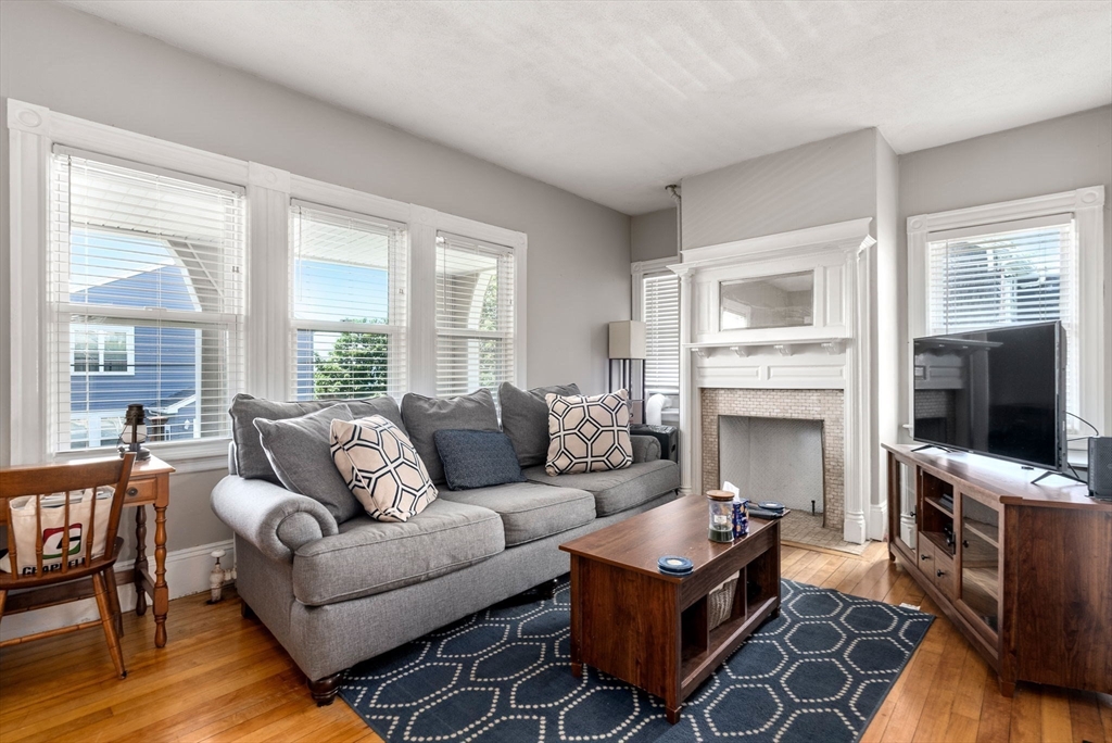27 Siren St # 1