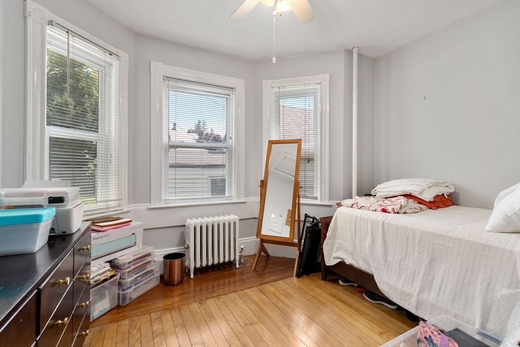 27 Siren St # 1