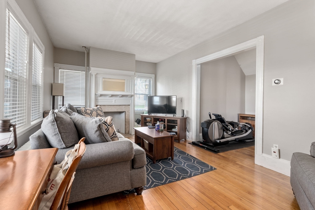 27 Siren St # 1