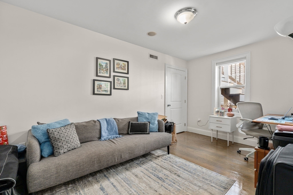 24 Mitchell St # 3