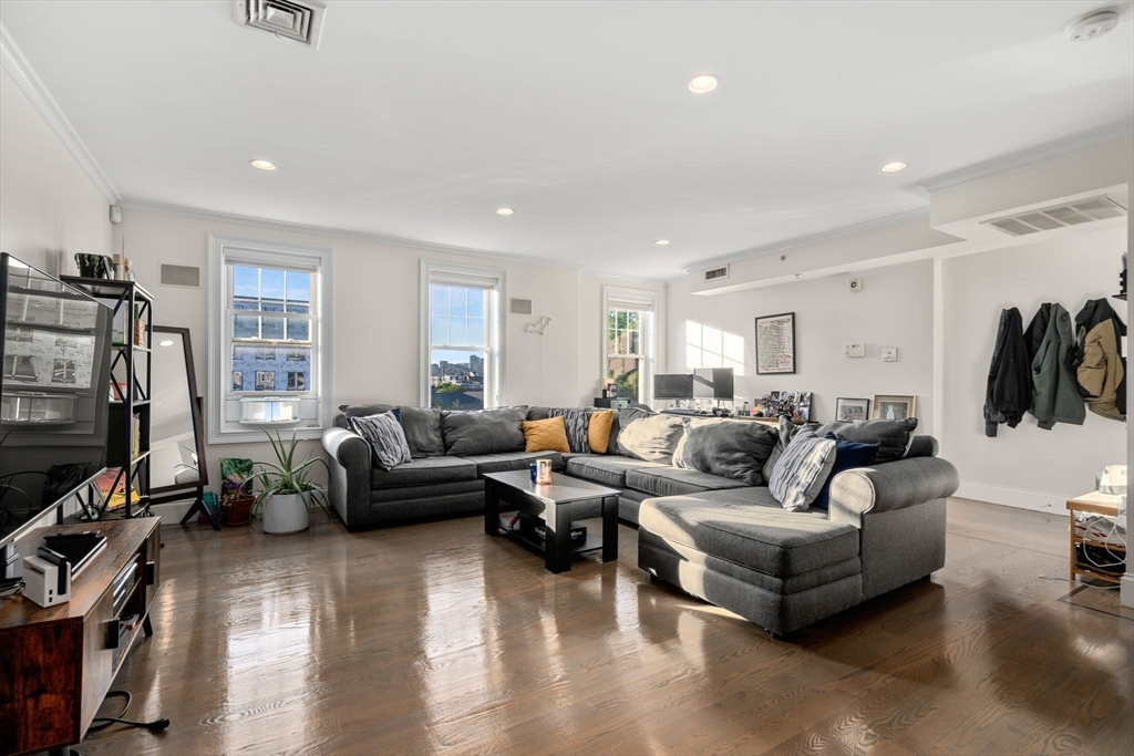 24 Mitchell St # 3