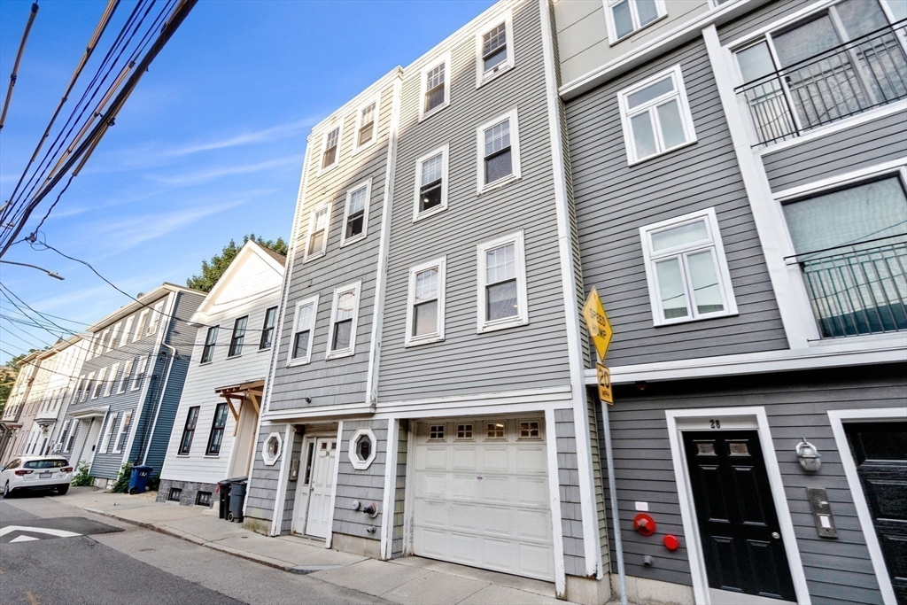 24 Mitchell St # 3