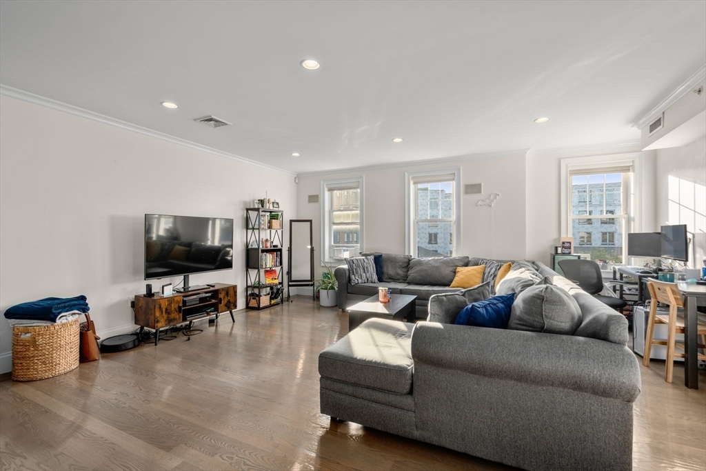 24 Mitchell St # 3