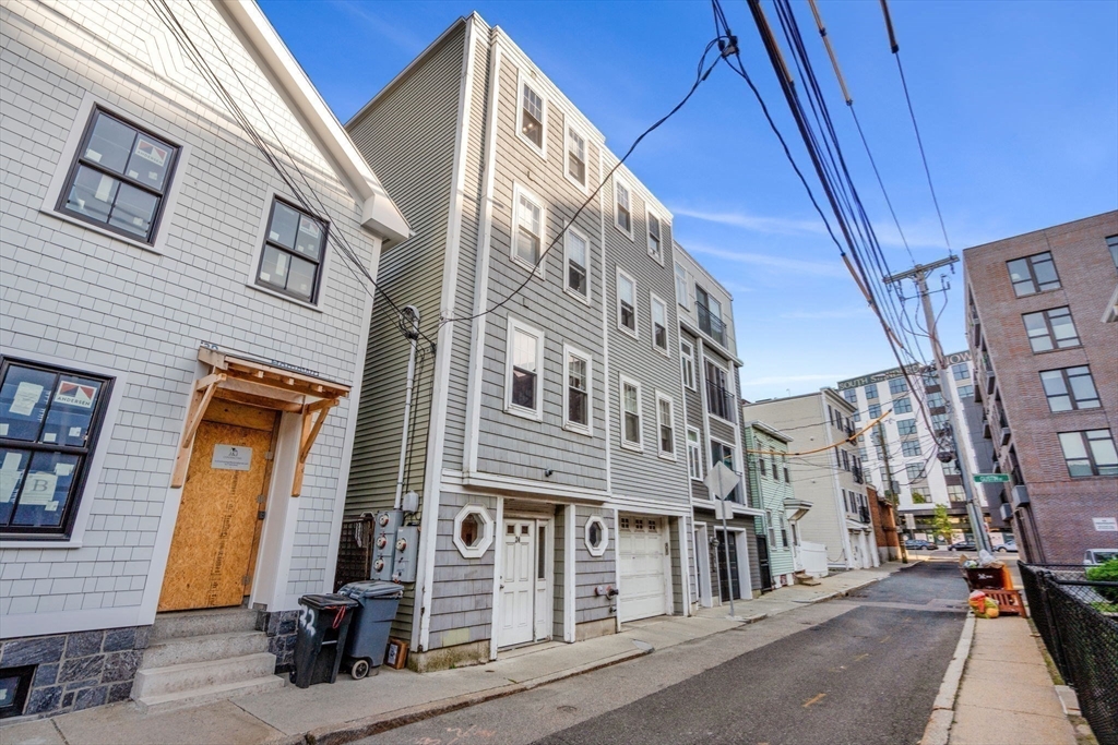 24 Mitchell St # 3