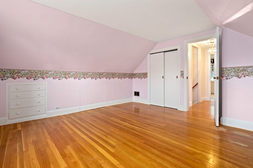 11 Elmwood Circle