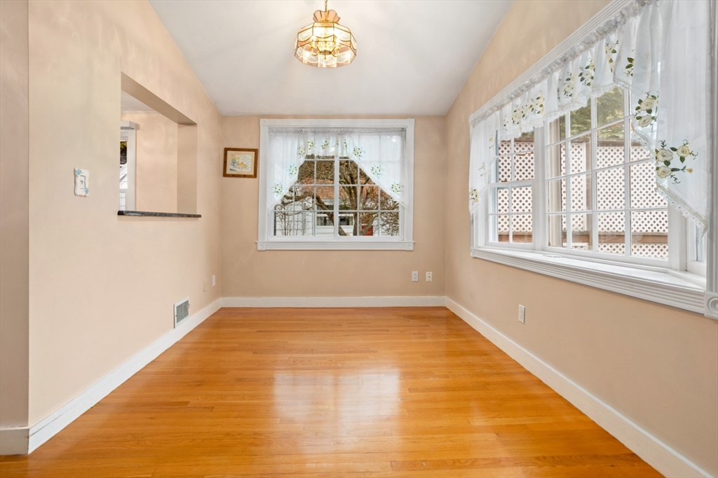 11 Elmwood Circle