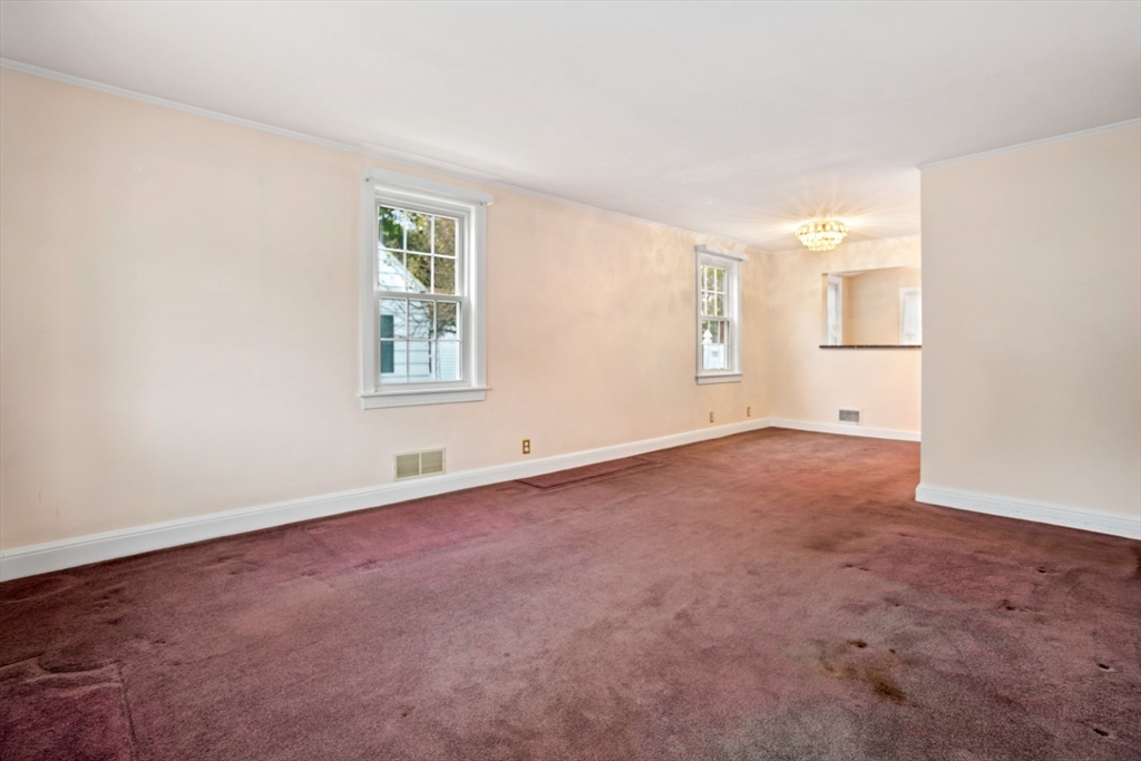 11 Elmwood Circle