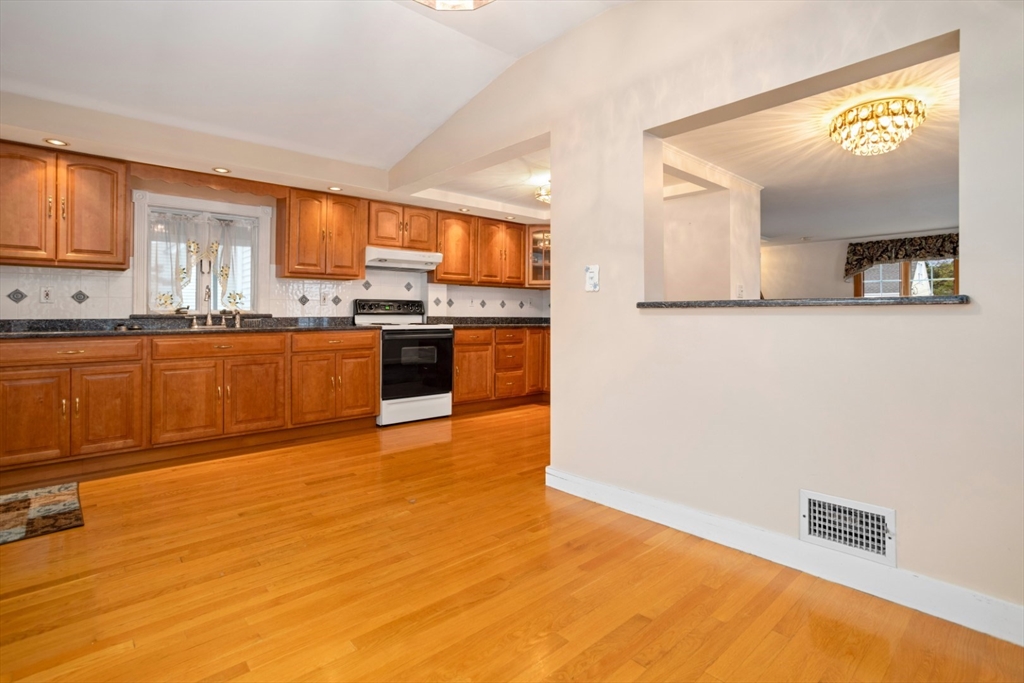11 Elmwood Circle