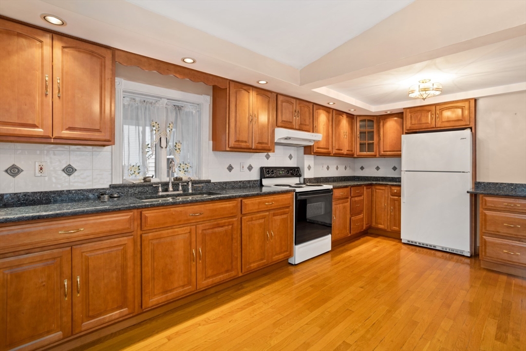 11 Elmwood Circle